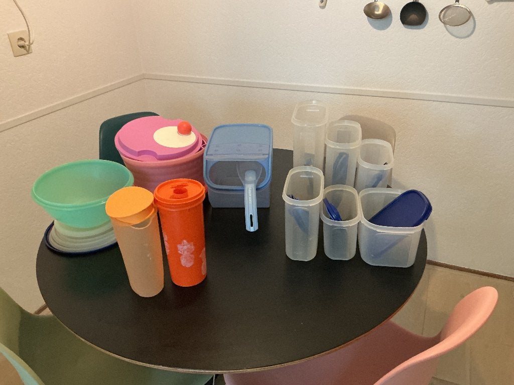 Tupperware diverse , w.o sla centrifuge rose, Gebruikt, Overige kleuren, Overige typen, Ophalen of Verzenden