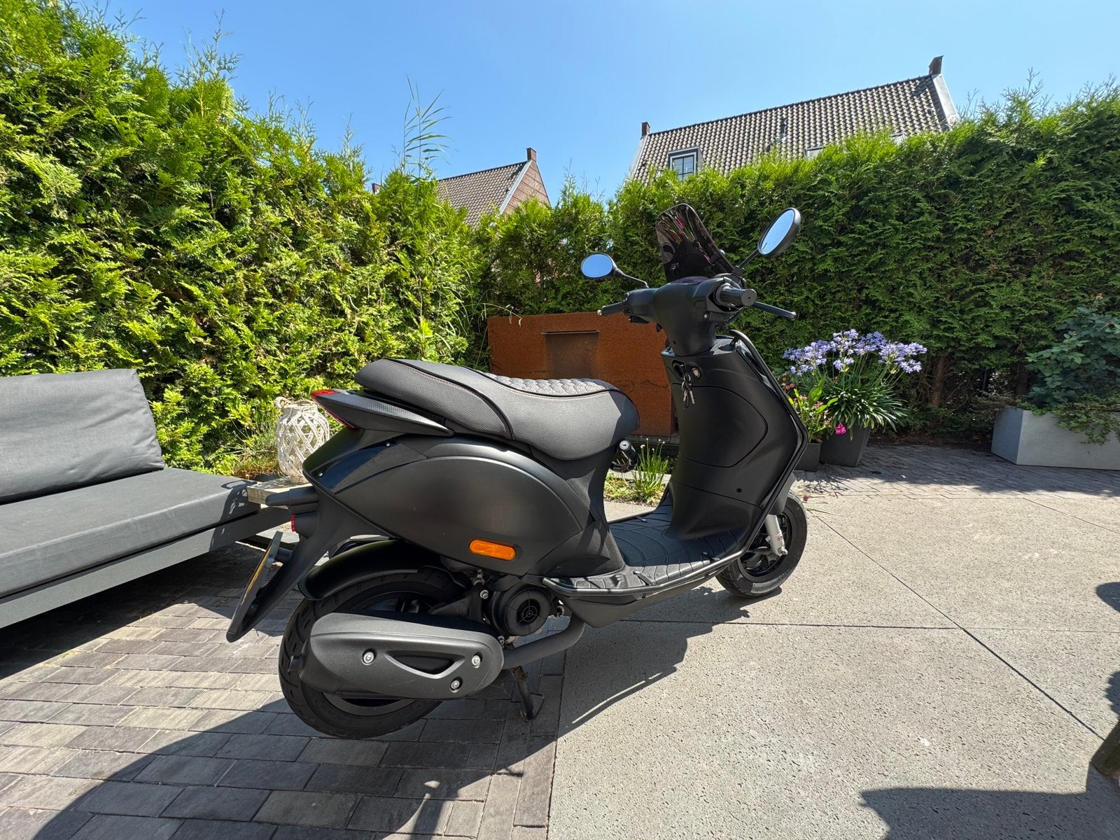 Piaggio Zip brom. Mat zwart custom zadel, Ophalen, Zo goed als nieuw