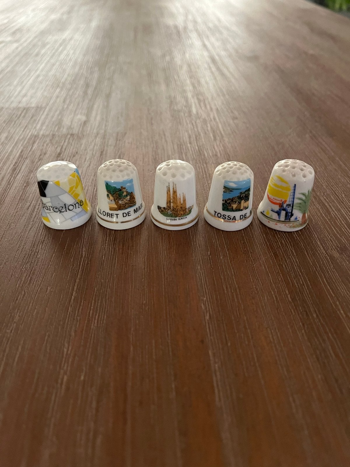 Set van 5 Spaanse vingerhoedjes - Barcelona, Lloret de Mar, Ophalen, Zo goed als nieuw, Porselein, Buitenland