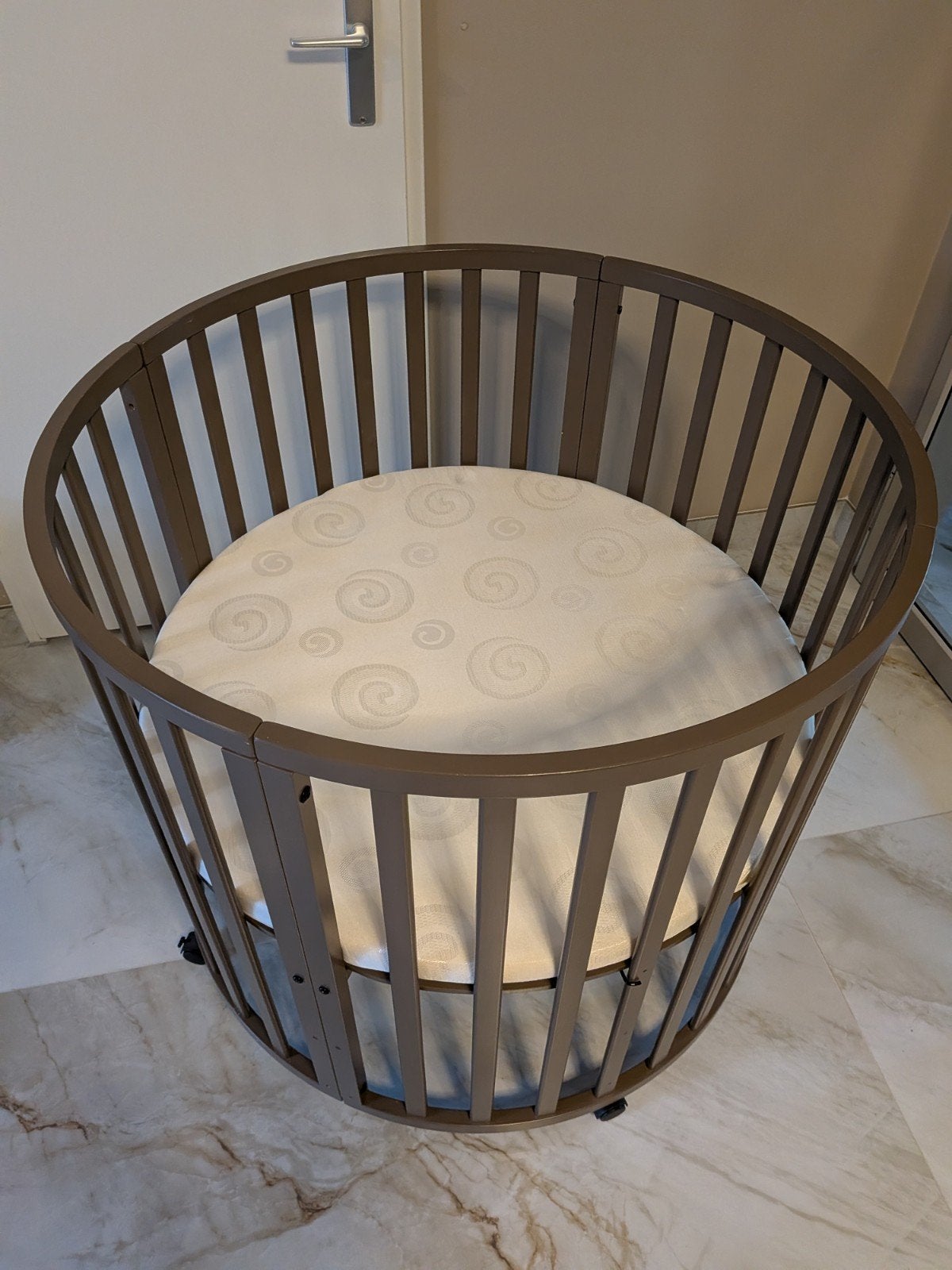 Puck Ronde Box  Chestnut - Inclusief Matras, Kinderen en Baby's, Boxen, Ophalen
