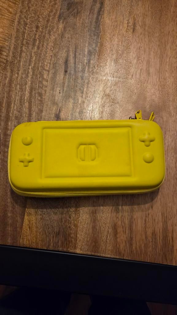 Nintendo Switch Lite Geel met beschermhoes, Ophalen, Geel, Zo goed als nieuw, Met beschermhoes of tas