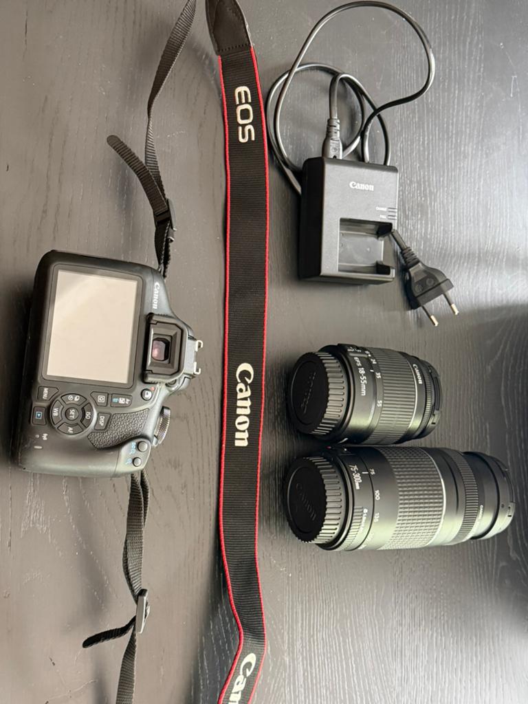 Canon EOS 2000D + 2 Lenzen + Tas | Zo goed als nieuw, Ophalen, Zo goed als nieuw, Canon, 8 keer of meer