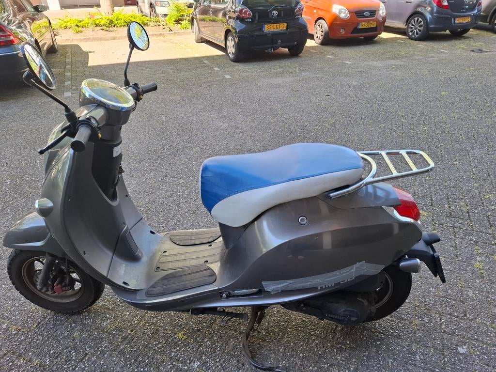 Scooter  merk Turbo  uitvoering RM_50   hij start niet, Fietsen en Brommers, Snorfietsen en Snorscooters, Ophalen of Verzenden