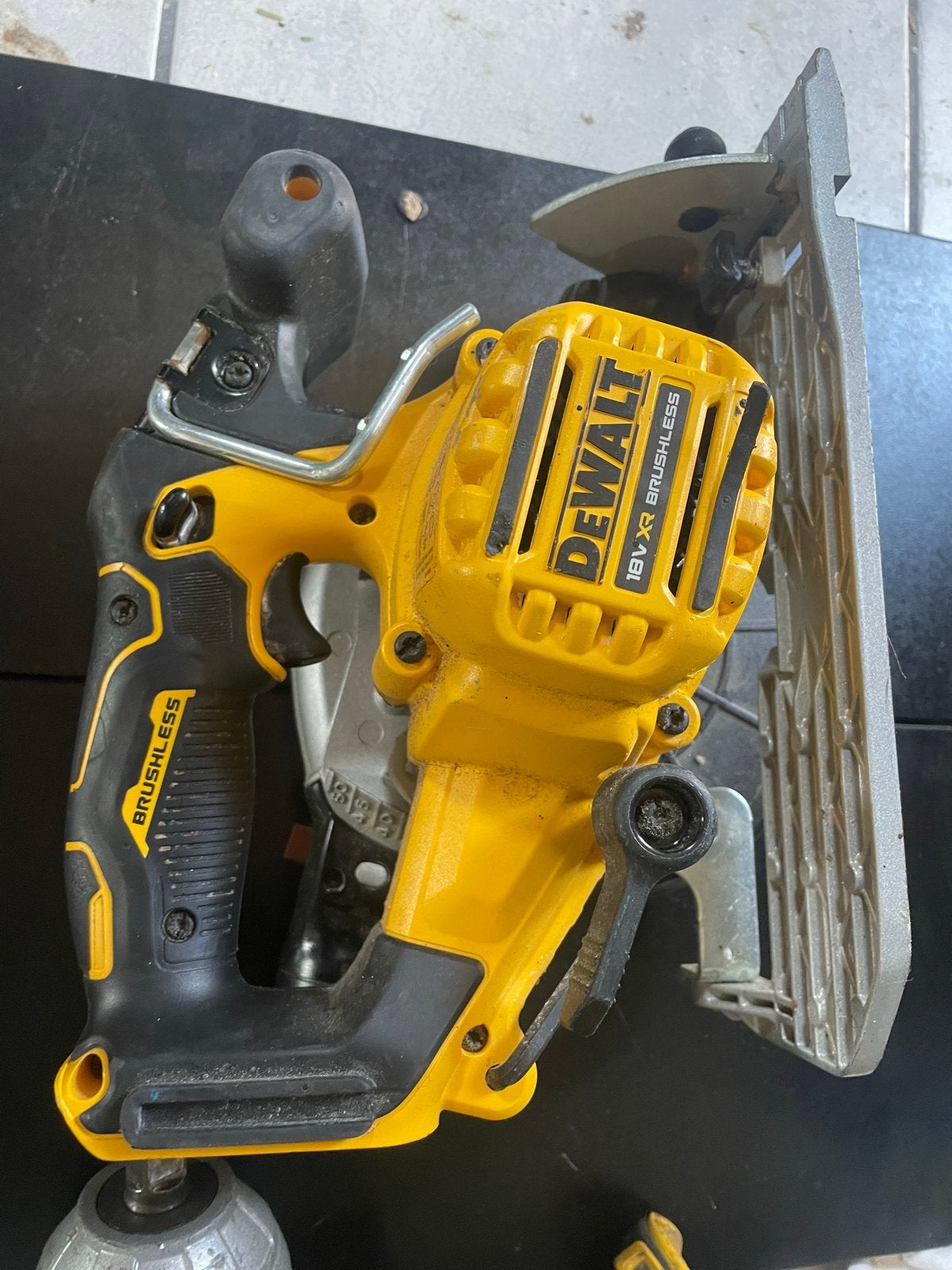 Dewalt 18V XR Brushless Cirkelzaag - Zo goed als nieuw, Doe-het-zelf en Verbouw, Ophalen, Cirkelzaag, 70 mm of meer, Zo goed als nieuw