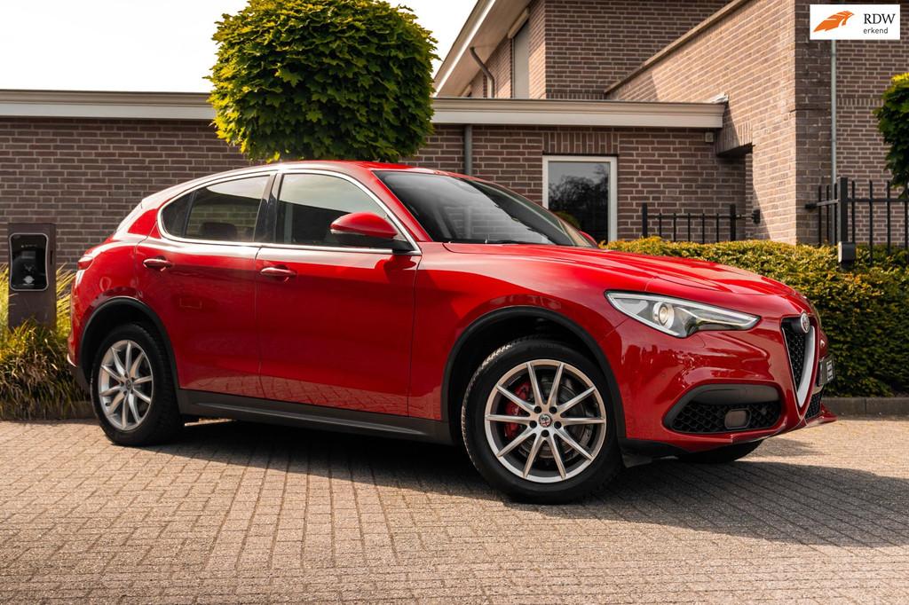 Alfa Romeo Stelvio 2.0 T AWD Super 280 PK Camera Stoel/Stuur, Automaat, 4 cilinders, Leder en Stof, Bedrijf