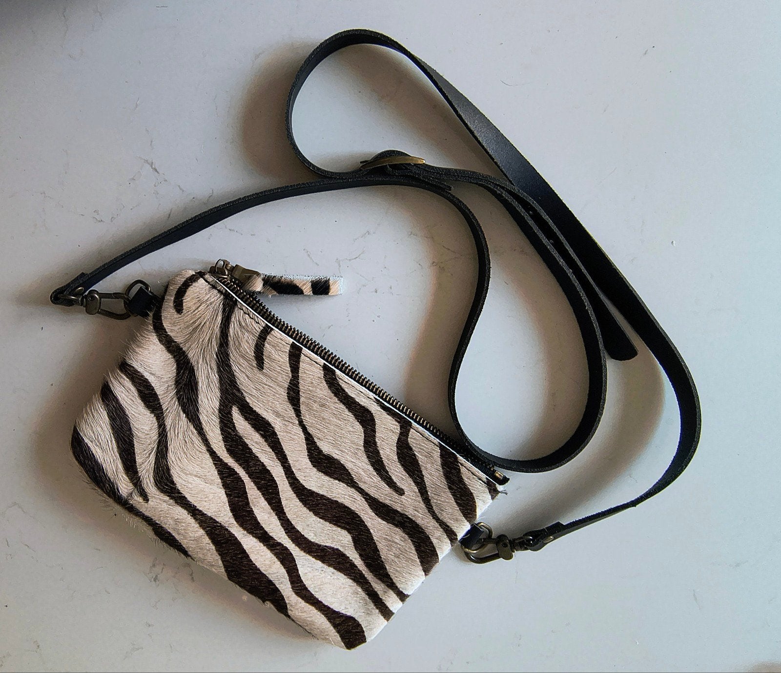 Zebra schoudertasje van leer en vacht, Ophalen of Verzenden, Zo goed als nieuw, Zwart, Schoudertasje