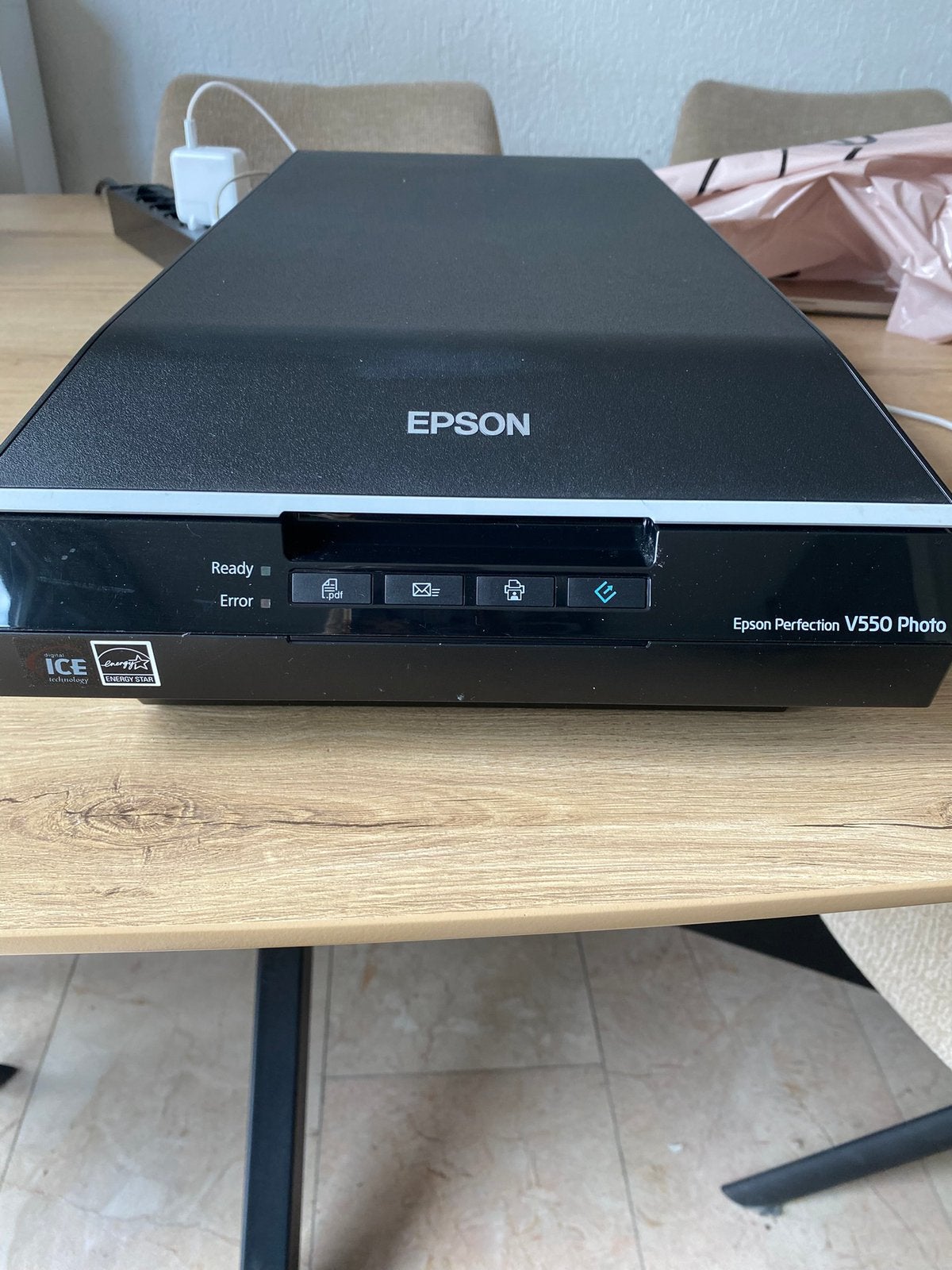 Epson flatbedscanner scanner V500, Ophalen of Verzenden, Zo goed als nieuw