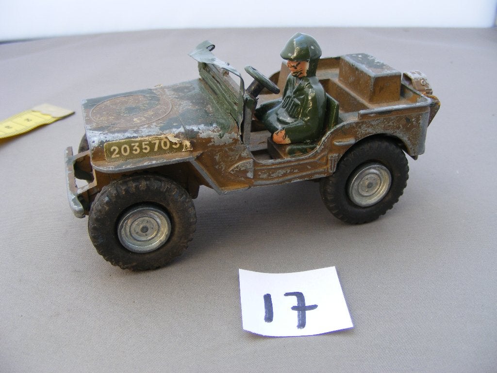 Willys jeep dinky toys groot model (17) overgeschilderd, Ophalen of Verzenden, Gebruikt, Auto