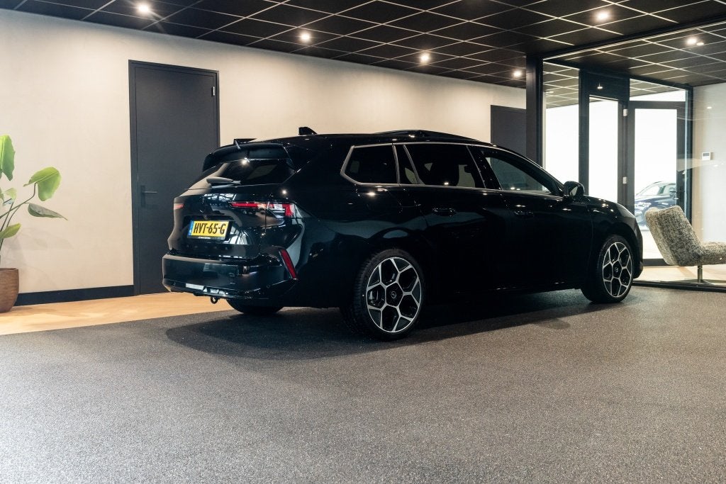 Opel Astra Sports Tourer 1.6 T PHEV Ultimate | Pano | Leder, Auto's, Gebruikt, Zwart, 4 cilinders, Zwart