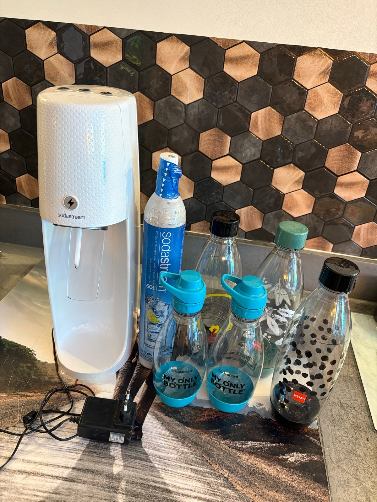 Sodastream One Touch Elektrisch met Extra's, Witgoed en Apparatuur, Bruiswatermachines, Zo goed als nieuw, Ophalen of Verzenden