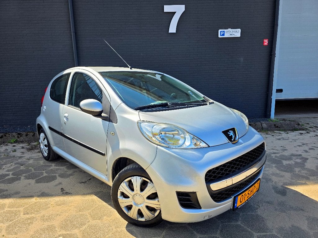 ✅️ Peugeot 107 1.0 Benzine 2011 ✅️ Nieuwe APK ✅️, Voorwielaandrijving, Dealer onderhouden, Stof, Zwart