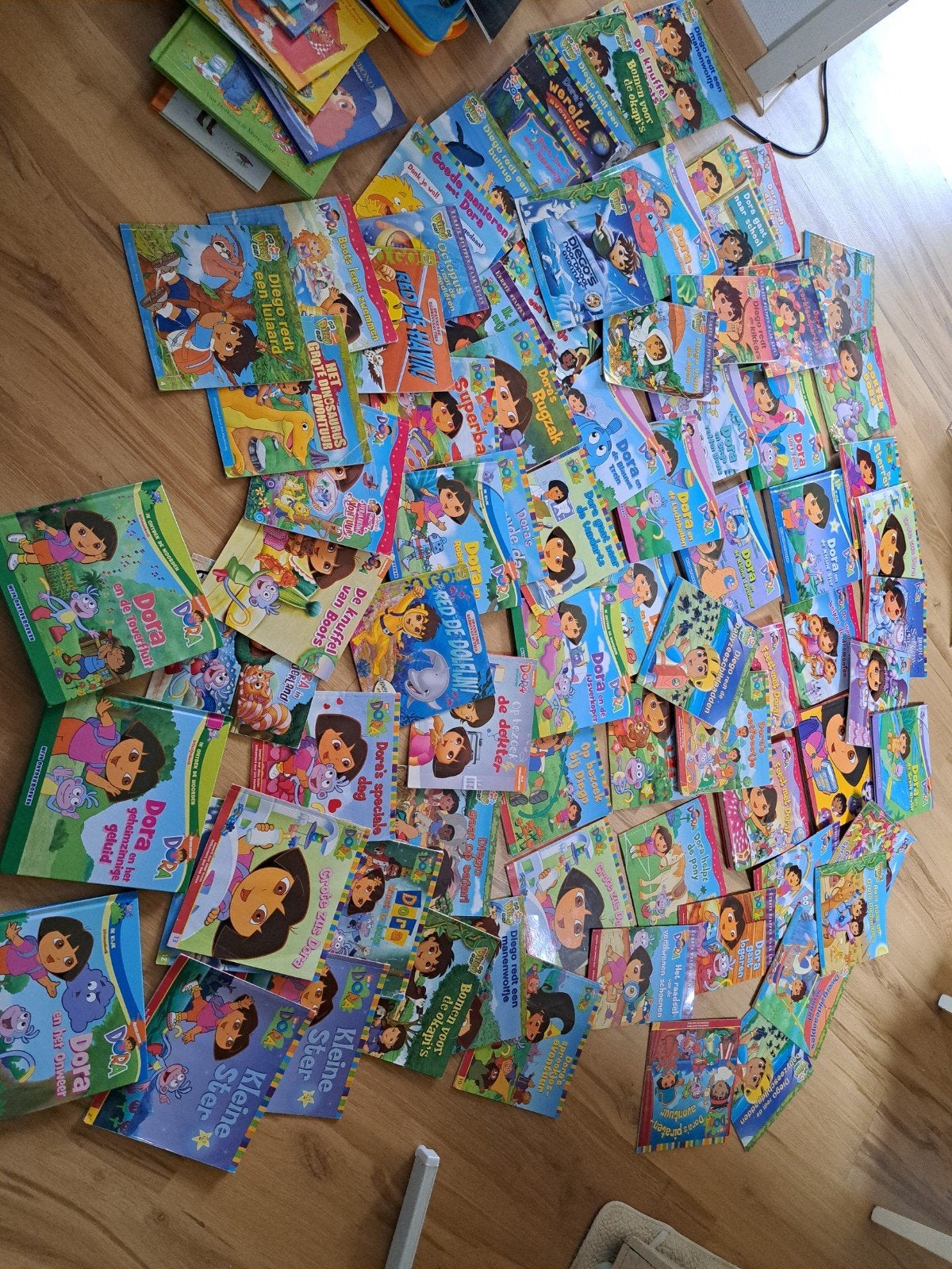Grote collectie Dora de Explorer, Boeken, Gelezen, Fictie algemeen, Meisje, Ophalen of Verzenden