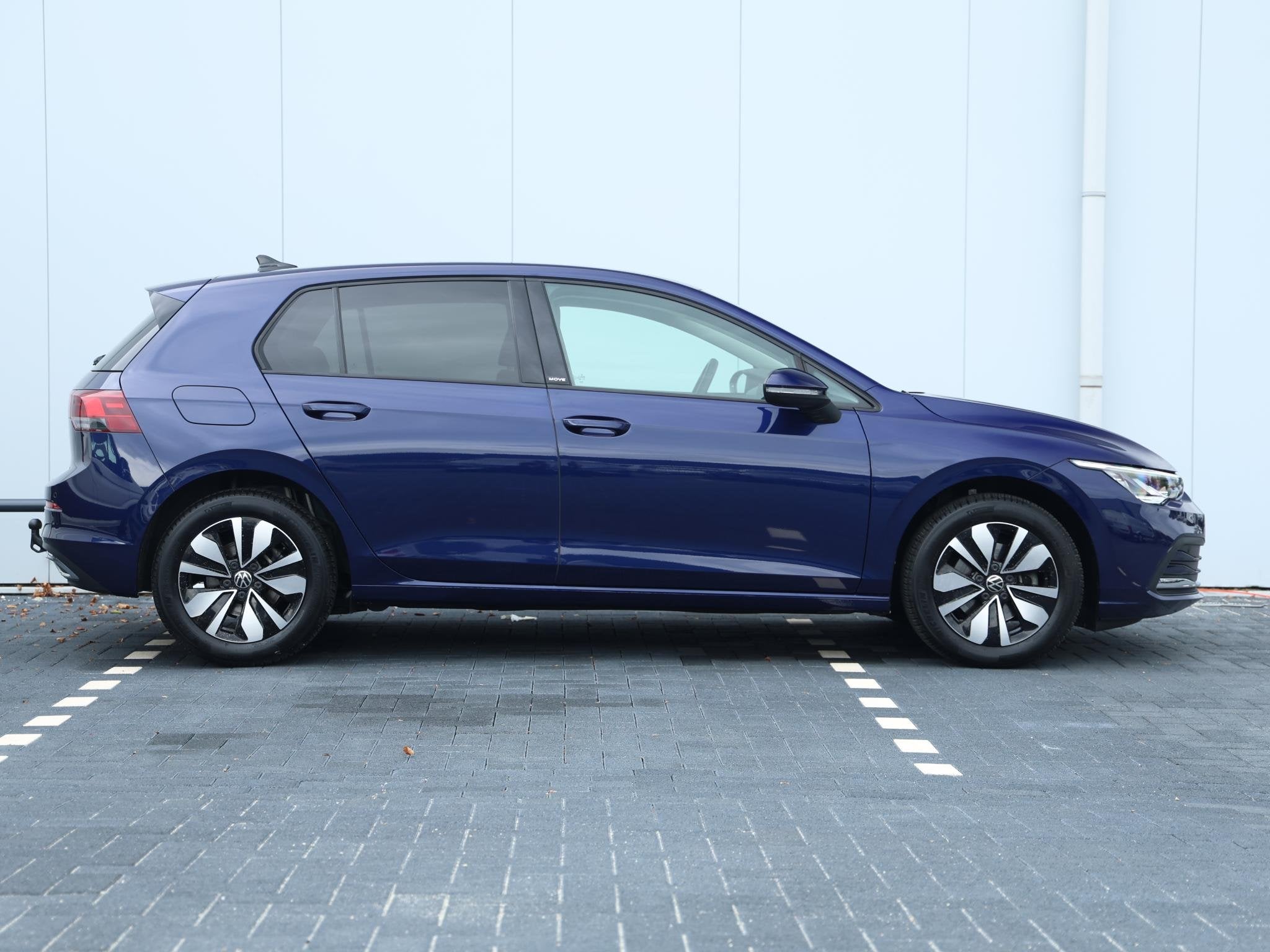 Volkswagen Golf 1.0 eTSI Life Business 110pk DSG | Trekhaak, Auto's, Stof, Gebruikt, Euro 6, Blauw