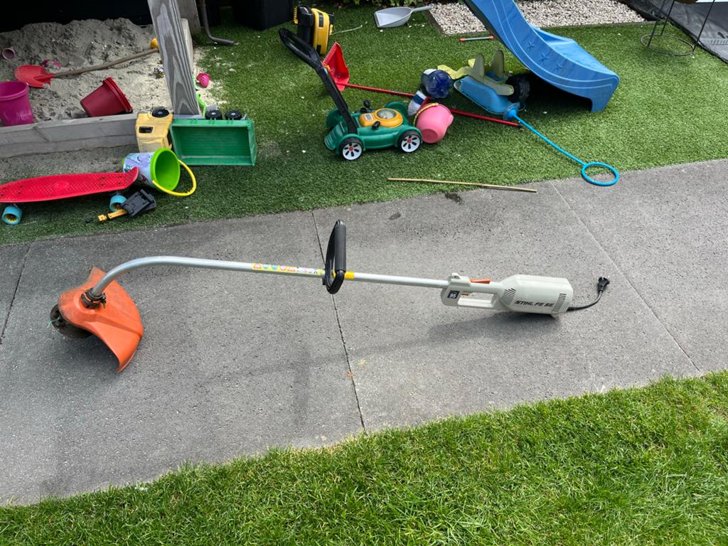Stihl FE 55 Kantenmaaier - Elektrisch en Krachtig, Ophalen of Verzenden, Gebruikt, 30 tot 50 cm, Elektrisch