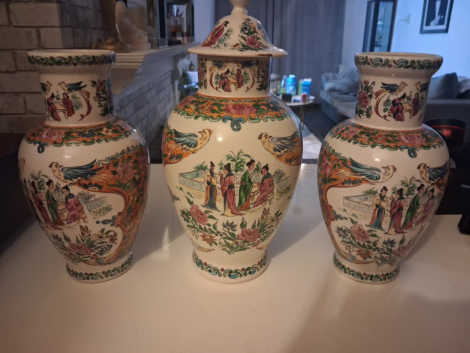 Chinees driedelig vazen kaststel Famille Rose Hong Kong, Antiek en Kunst, Ophalen of Verzenden