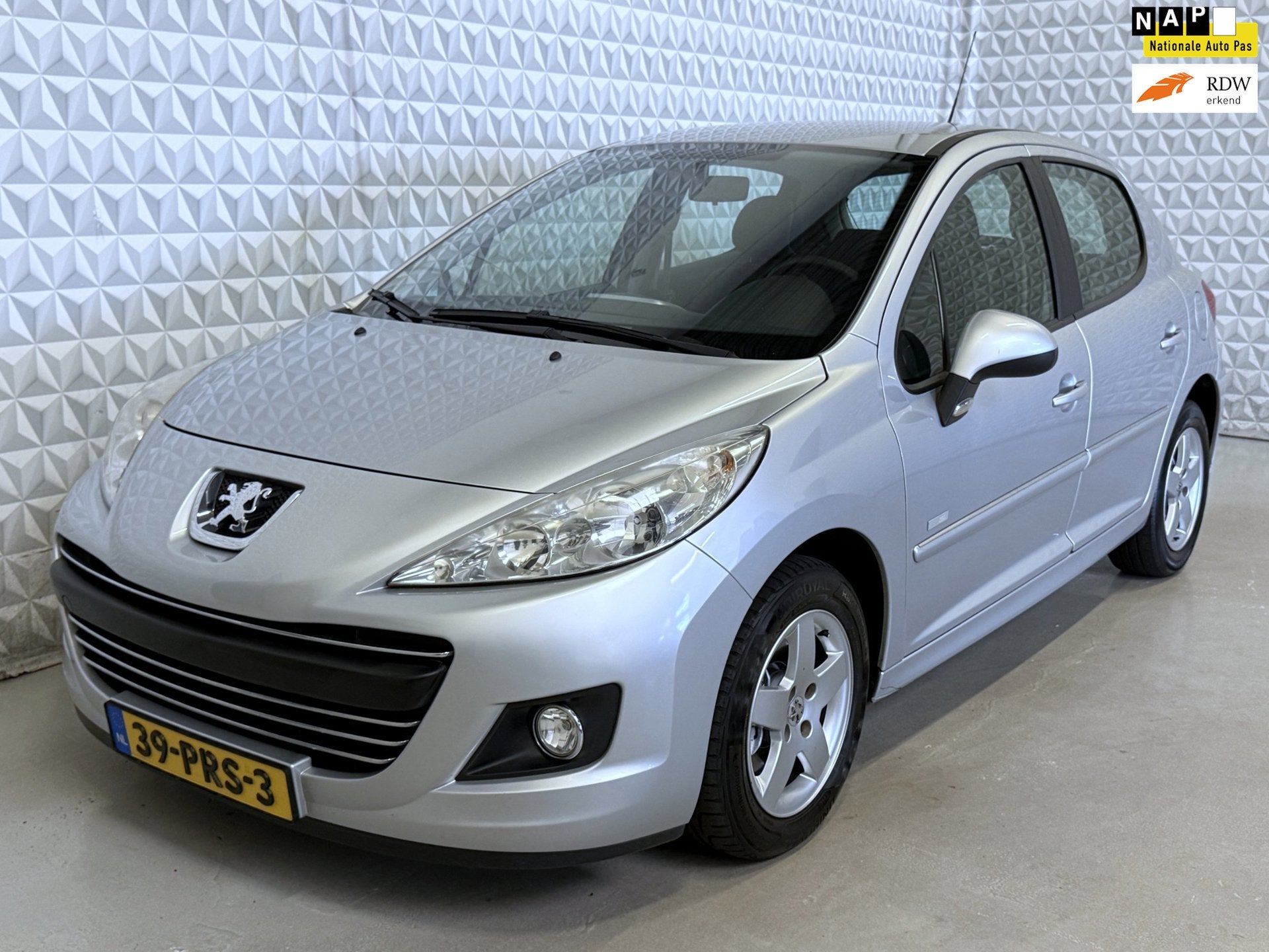 Peugeot 207 1.4 VTi Millesim 200 Jubileumeditie! 192.000km (, Voorwielaandrijving, Euro 5, Gebruikt, 1064 kg