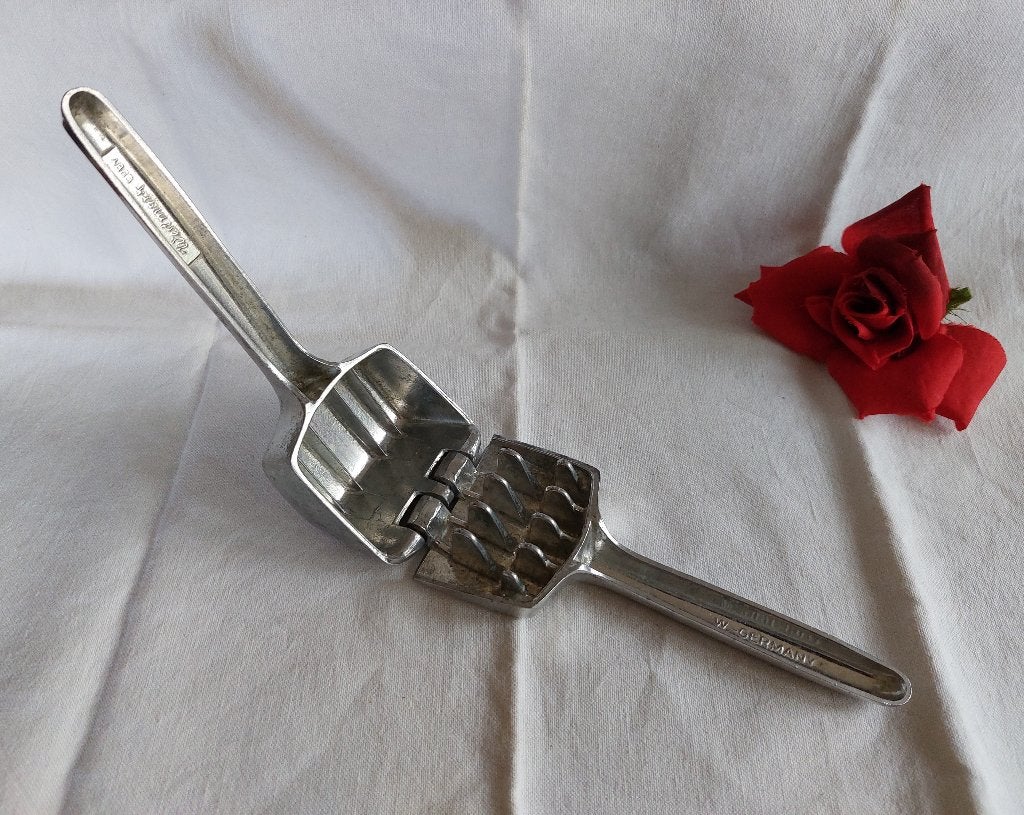 Westmark | diverse VINTAGE aluminium keukenhulpjes, Antiek en Kunst, Verzenden