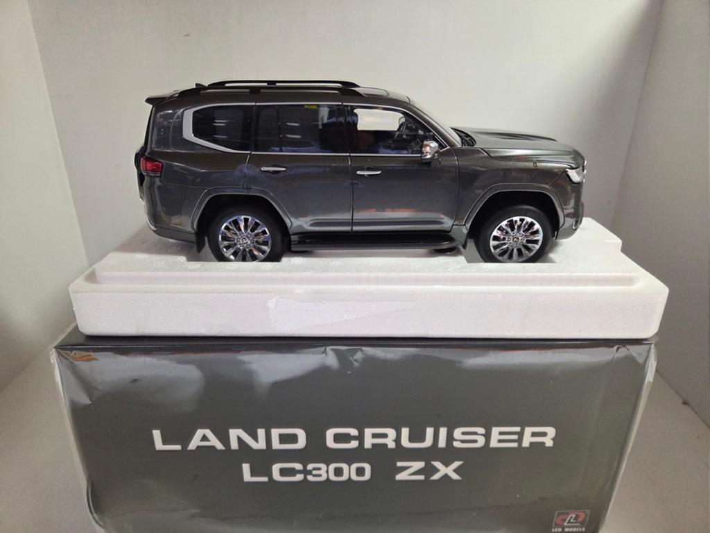 LCD Models Toyota Land Cruiser LC300 ZX 1:18 NIEUW, Hobby en Vrije tijd, Modelauto's | 1:18, Overige merken, ., Nieuw, Ophalen of Verzenden