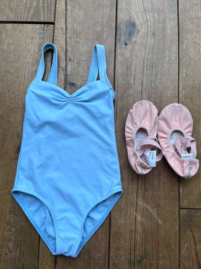 Girls Ballet Set - Leotard (Size 4-6) + Ballet Shoes (EU 24), Ophalen, Gebruikt, Kleding