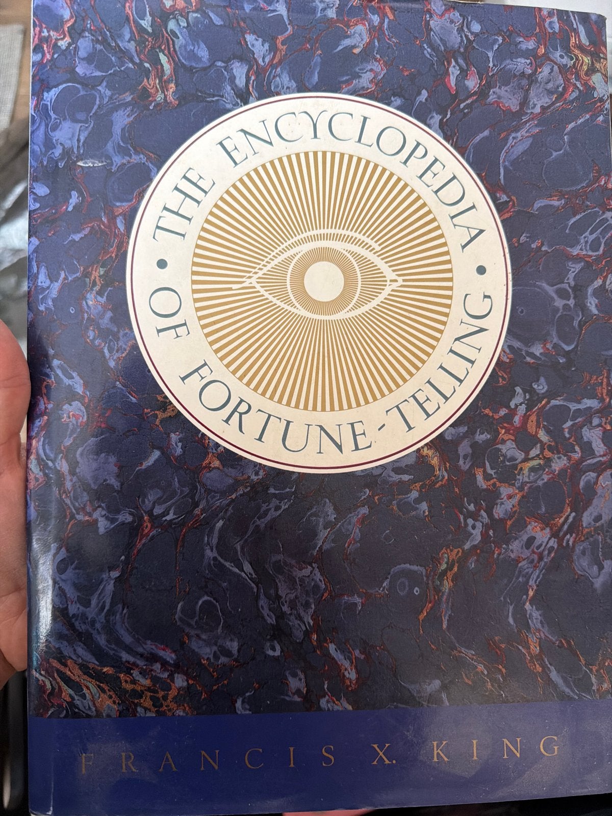 The Encyclopedia of Fortune-Telling - Francis X. King, Ophalen of Verzenden, Gelezen, Overige onderwerpen, Achtergrond en Informatie