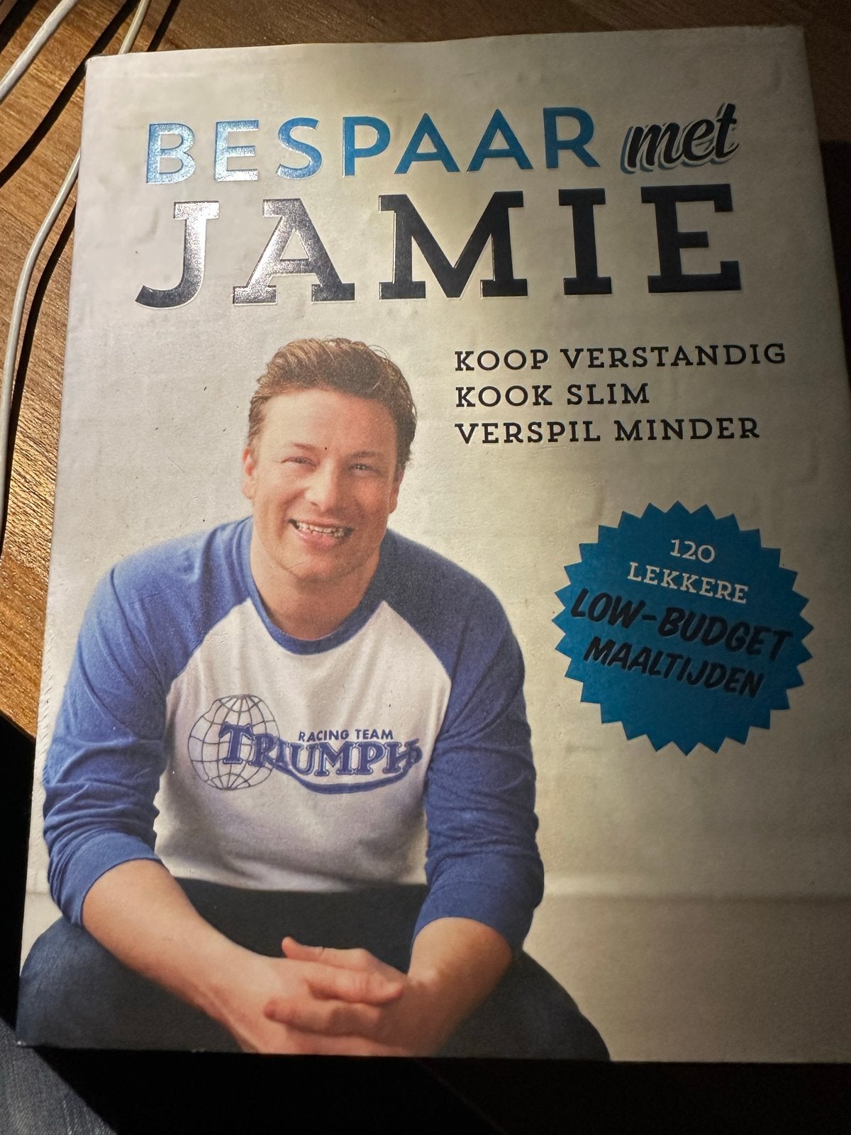 Bespaar met Jamie - 120 lekkere low-budget maaltijden, Boeken, Kookboeken, Hoofdgerechten, Ophalen of Verzenden, Zo goed als nieuw