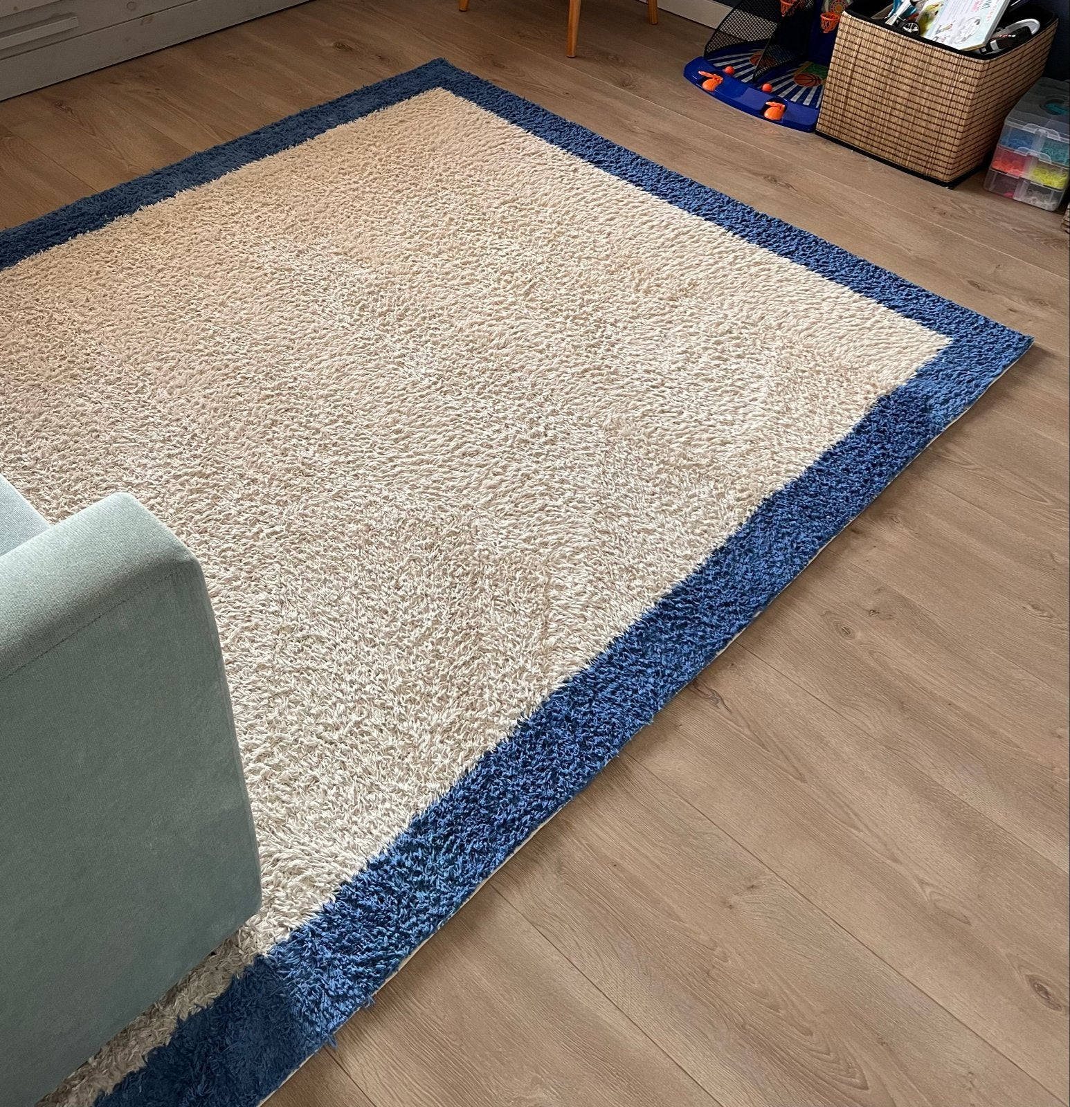 Kwantum Vloerkleed Steens Off-White, crème met blauwe rand, Ophalen, 150 tot 200 cm, 200 cm of meer, Zo goed als nieuw