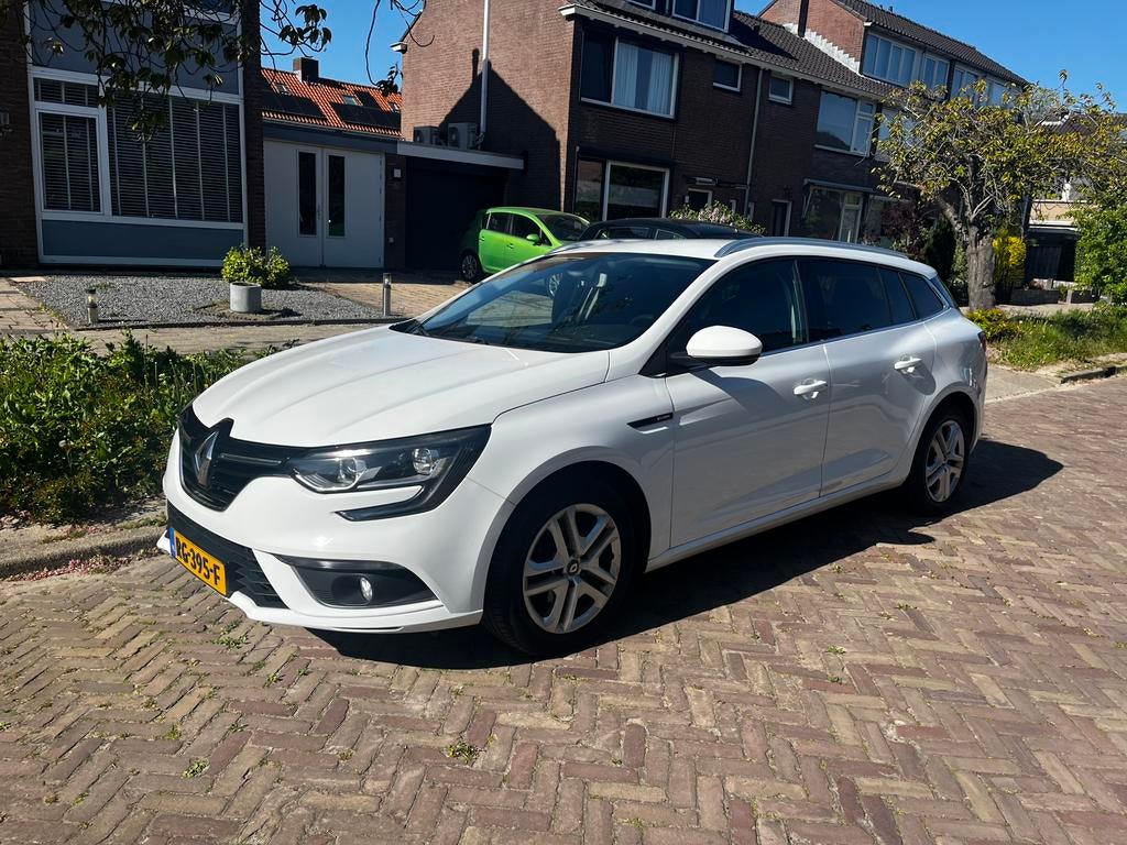 Renault Mégane 1.2 Limited TCe 100pk 2017 Wit, Auto's, Voorwielaandrijving, 4 cilinders, 100 pk, Wit