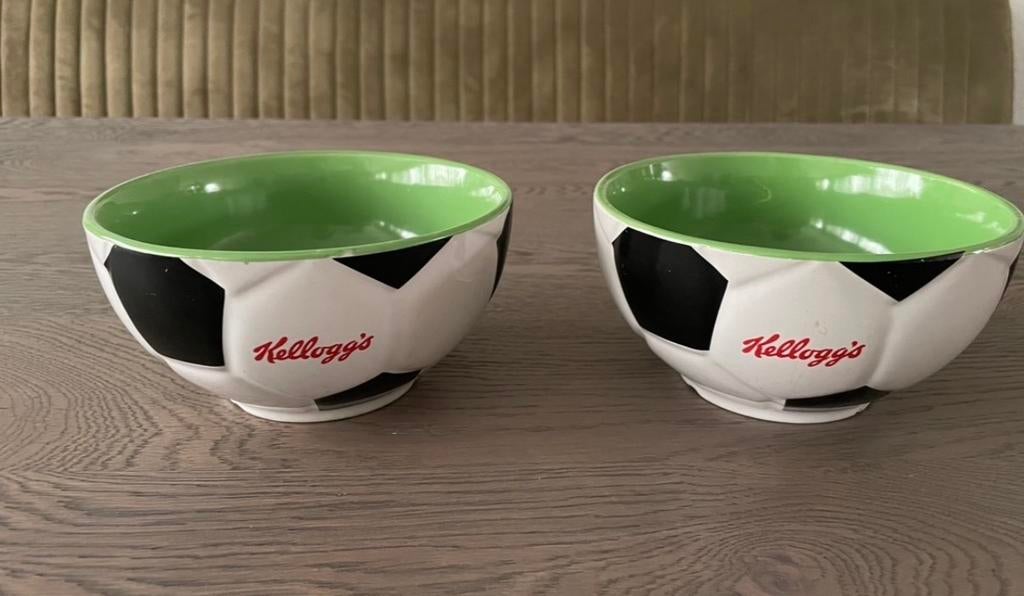 2 Kellogg's voetbal kommen, Huis en Inrichting, Keramiek, Nieuw, Ophalen of Verzenden, Kom(men)