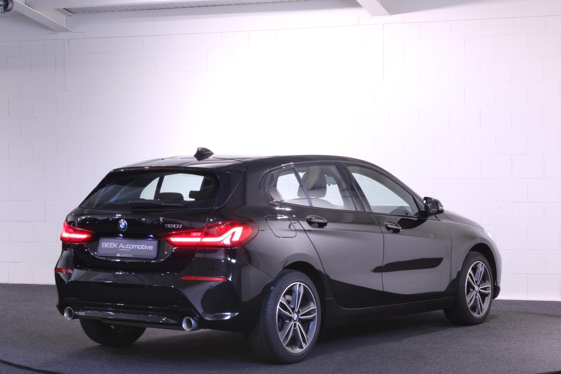 BMW 1-serie 120i Sport Line | PDC | Stoelverwarming | Apple, Auto's, 1998 cc, Gebruikt, Zwart, 4 cilinders