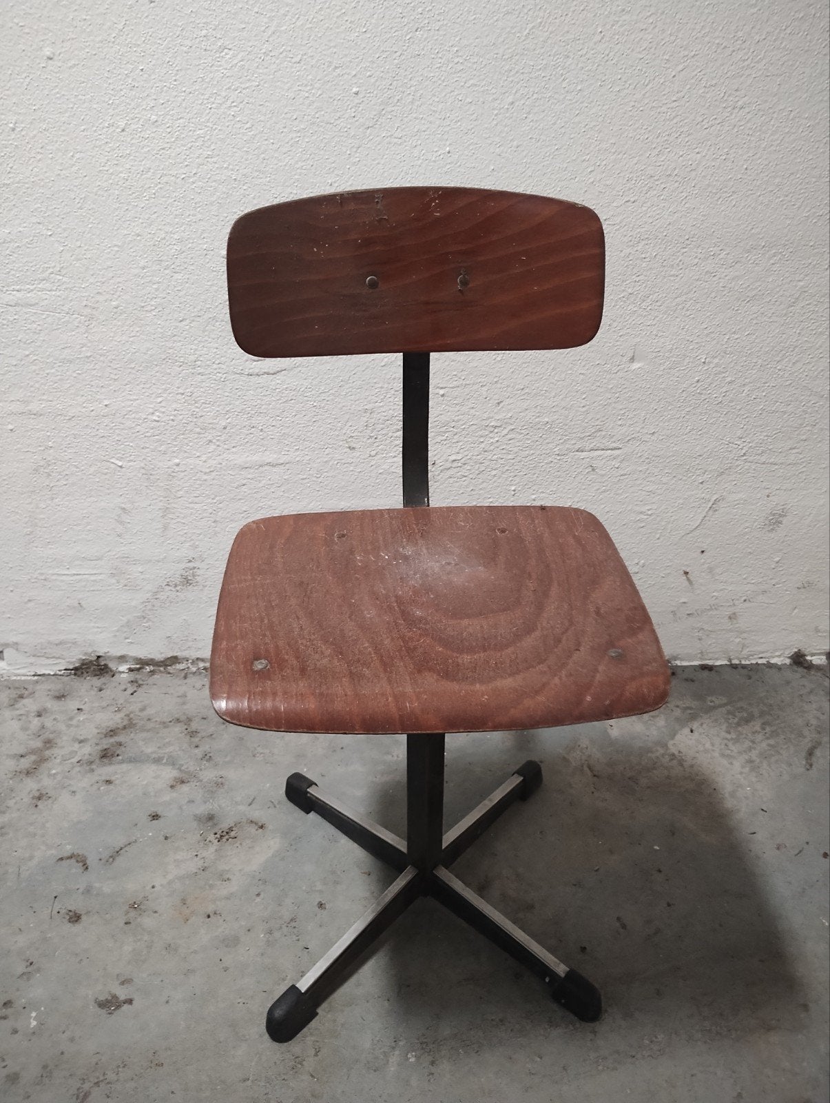 Vintage kindebureaustoel met houten zitting, zithoogte 40 cm, Ophalen, Gebruikt, Bruin, Vintage