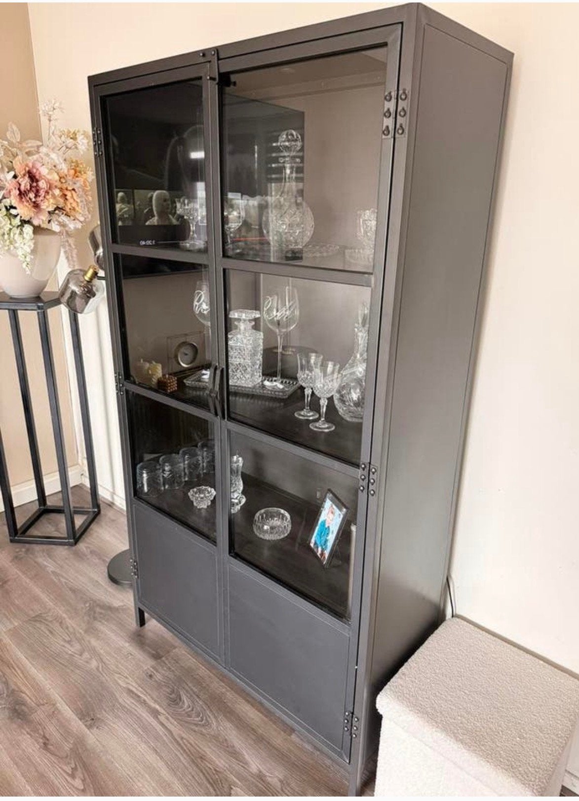 Vitrinekast, Huis en Inrichting, Ophalen, Met deur(en), 50 tot 100 cm, Zo goed als nieuw
