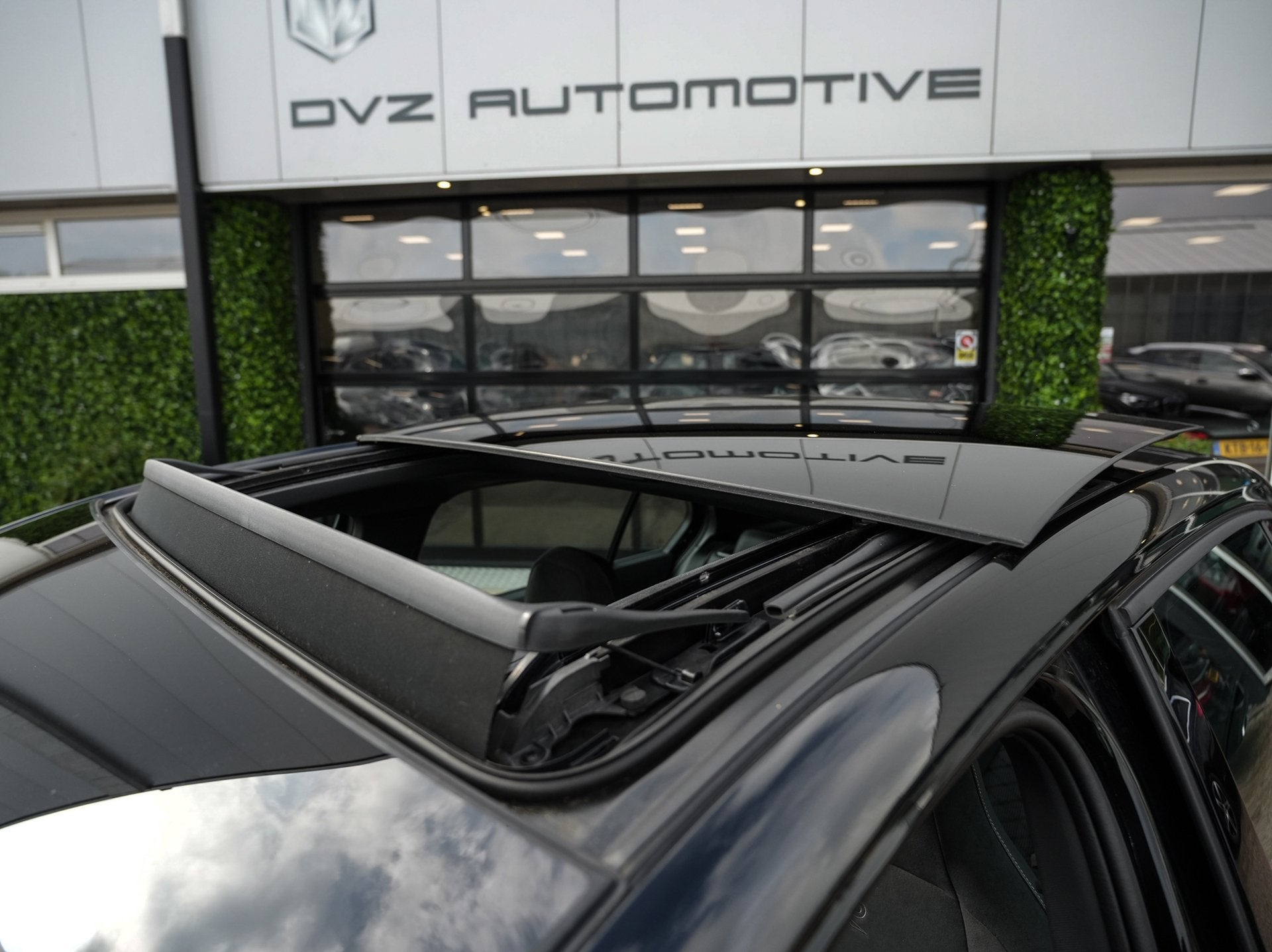 Volkswagen Golf 1.5 TSI R-Line Edition | Pano | Camera | Dri, 4 cilinders, 1246 kg, Alcantara, Zwart