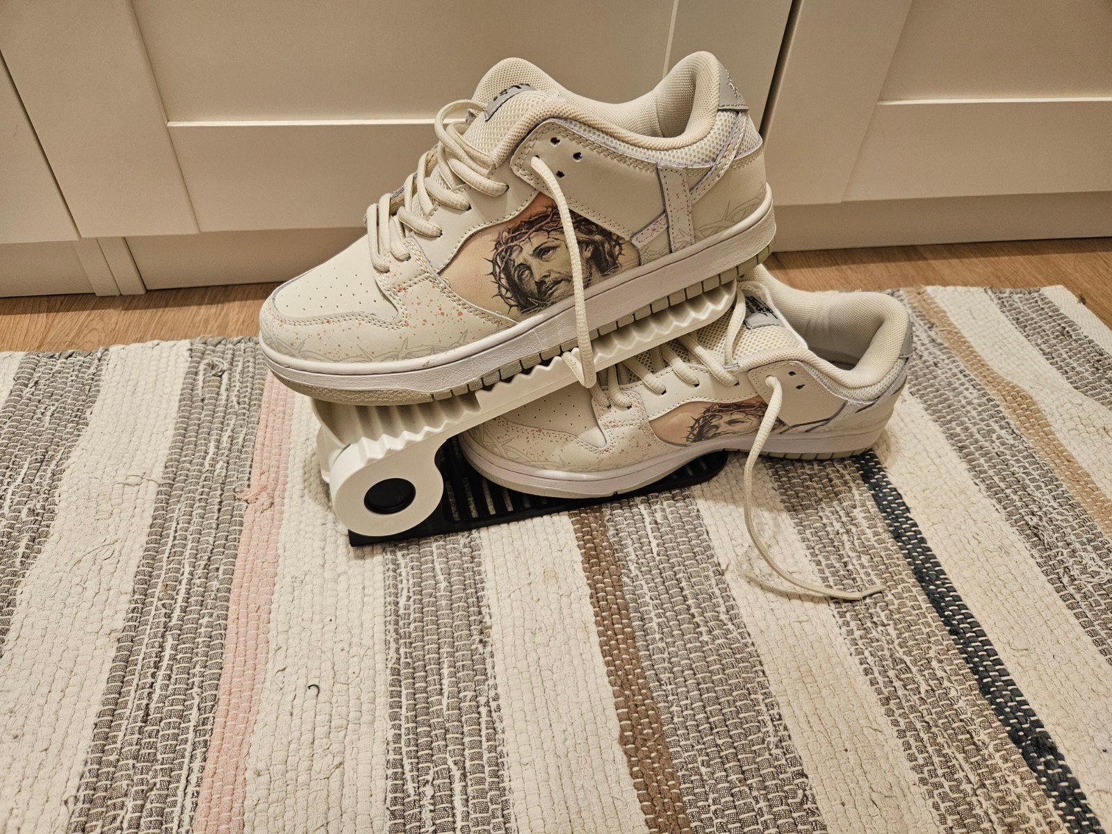 Kito Wares Passion of Christ dunk low maat 43, Wit, Nieuw, Ophalen of Verzenden, Sneakers of Gympen