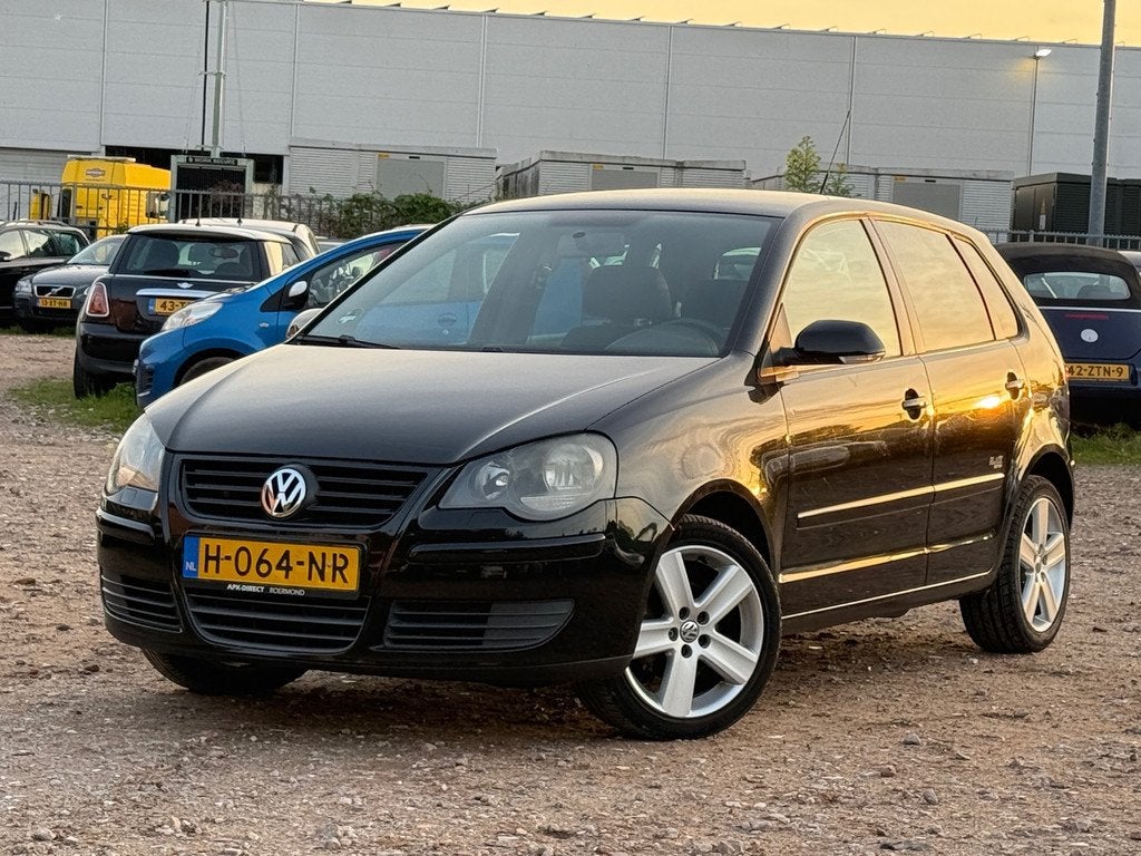 Volkswagen Polo 1.2-12V Trendline/ BLACK EDITION, Voorwielaandrijving, 540 kg, 1198 cc, Zwart