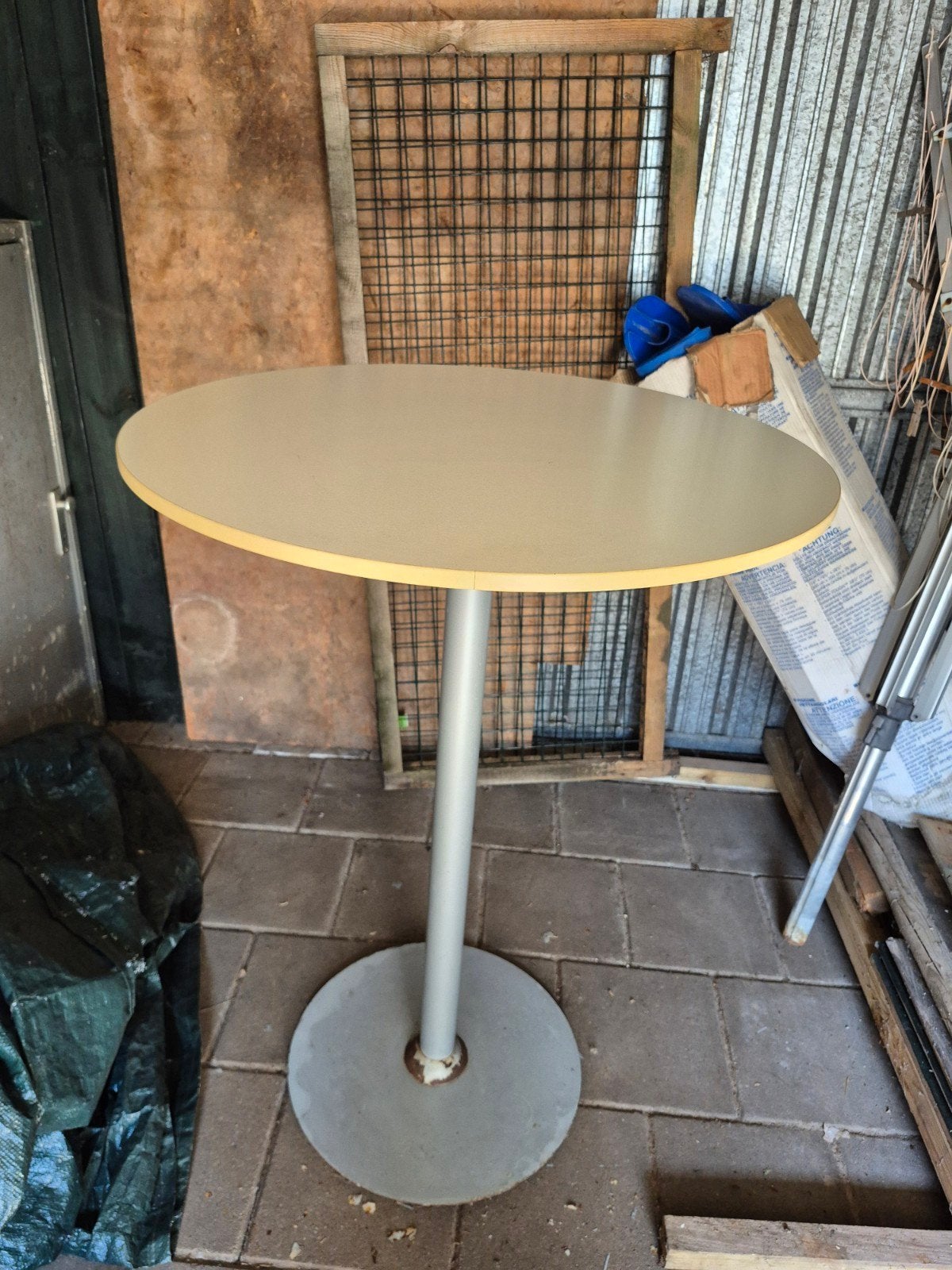 Mooie ronde hangtafel, Ophalen