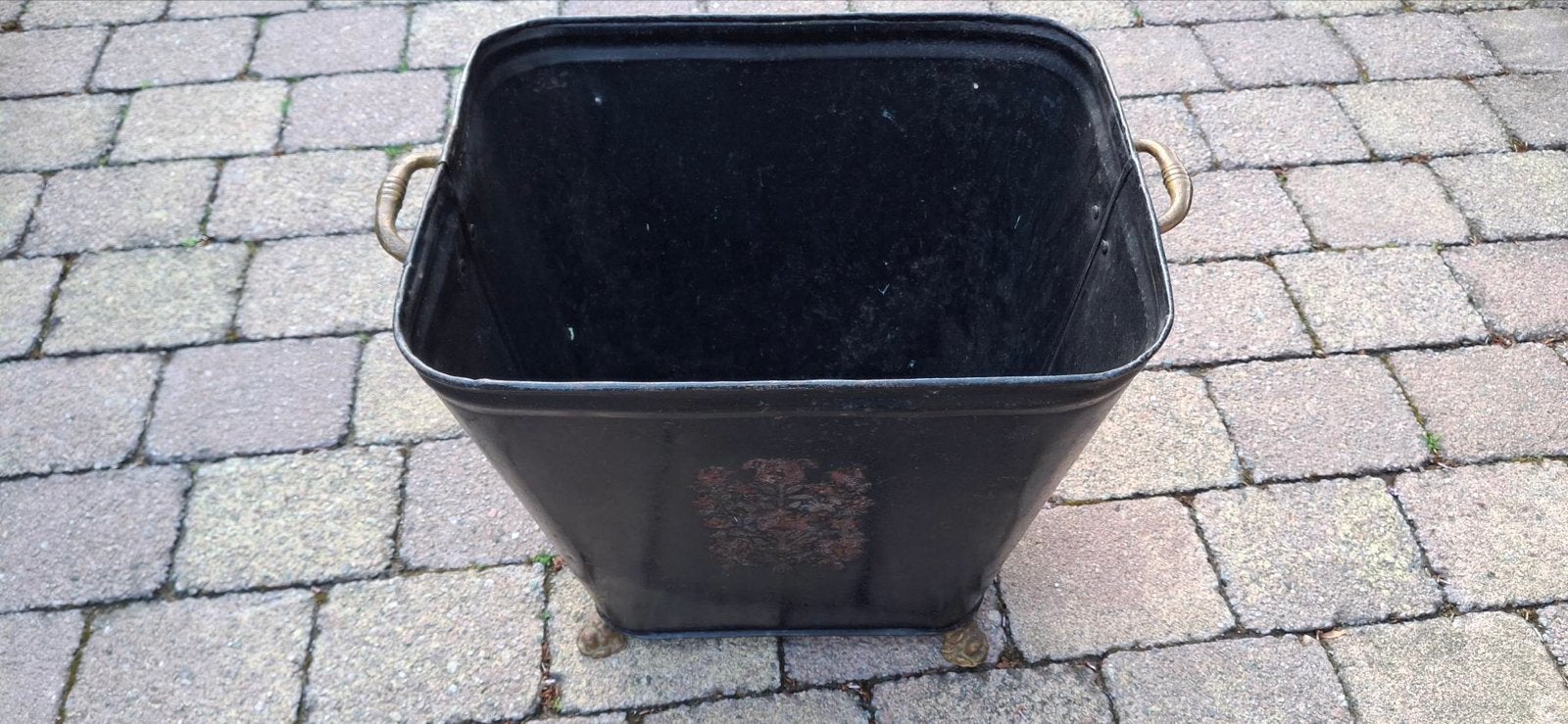 Antieke turfbak / houtbak met messing kleurige handvatten, Ophalen