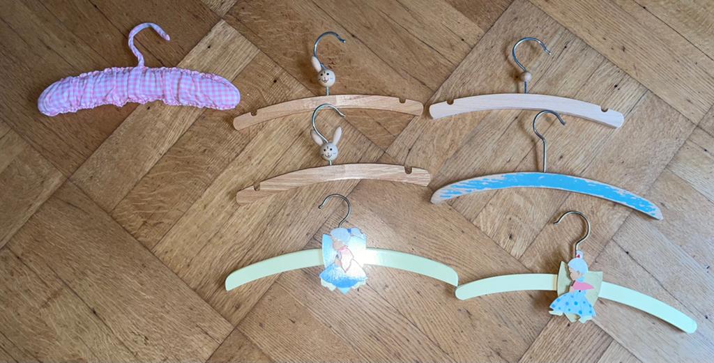 houten babyhangers kledinghangers baby kind hout, Ophalen of Verzenden, Zo goed als nieuw