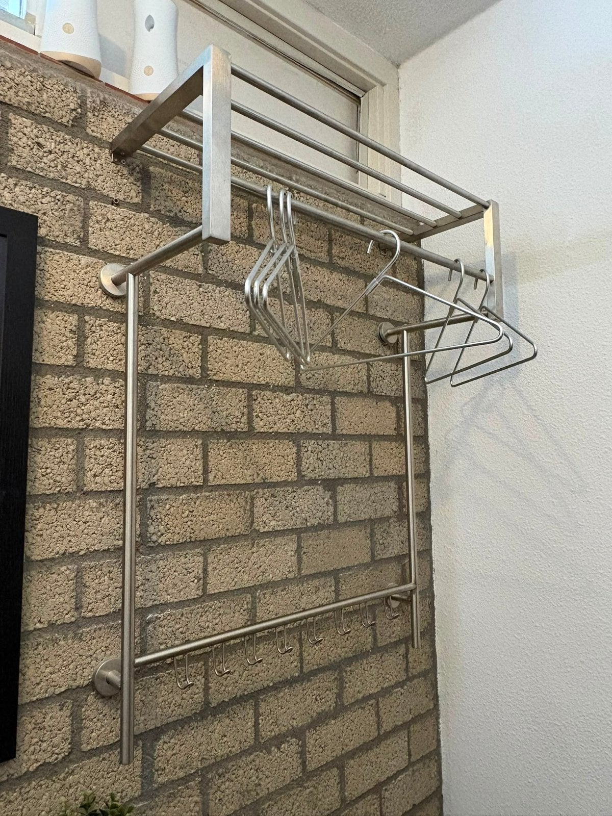 RVS wandkapstok met hoedenplank en kledingstang, Gebruikt, 100 tot 150 cm, Metaal, Ophalen
