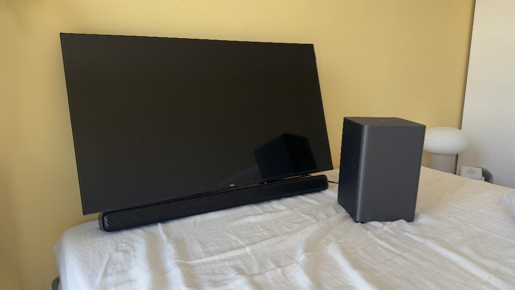 Zgan TCL 40" QLED Smart TV, S55HE Soundbar en accessoires, QLED, 50 Hz, Zo goed als nieuw, 100 cm of meer