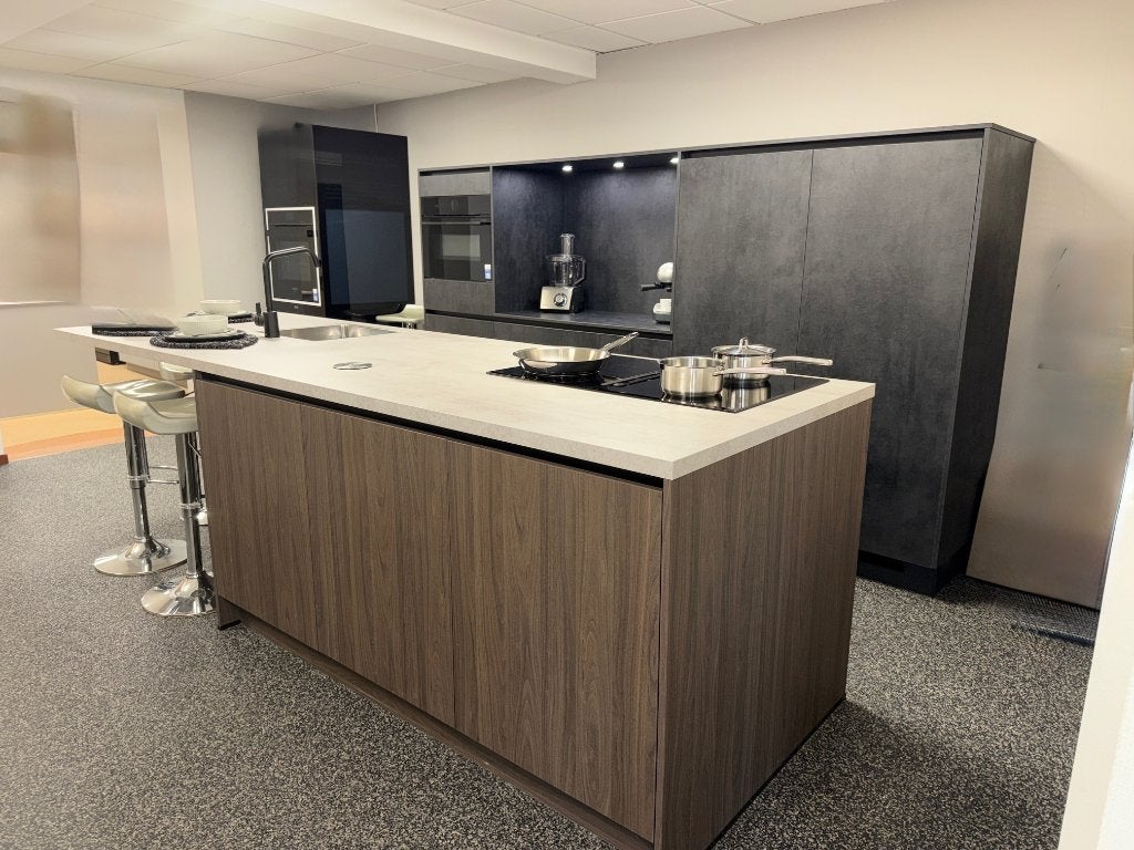 Showroom  keuken compleet met apparatuur en blad, Nieuw, Enkelwandige keuken, Ophalen of Verzenden, Kunststof