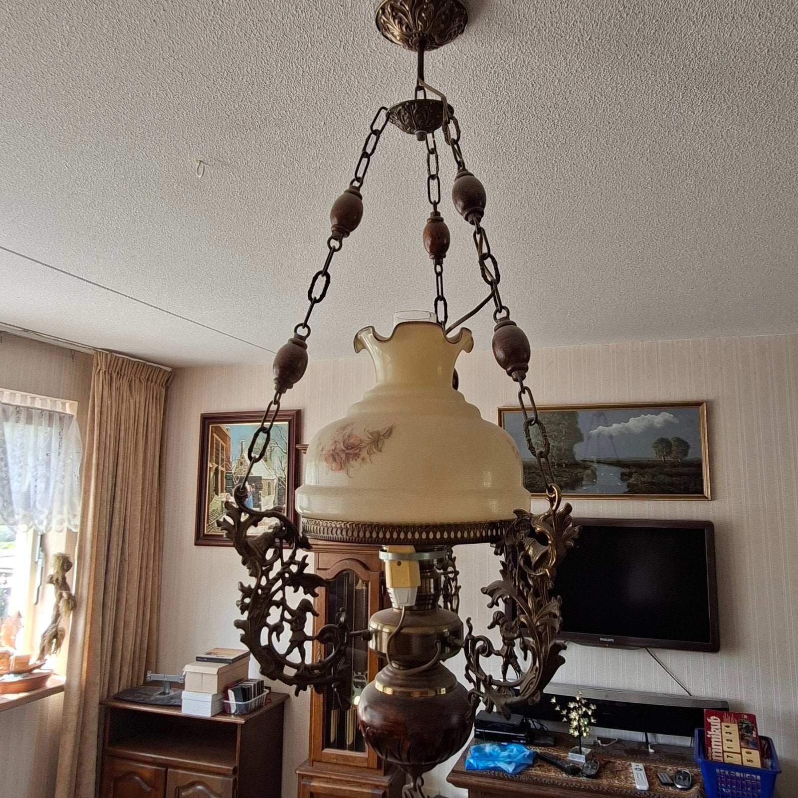 Antieke hanglamp met glazen kap en houten details, Antiek en Kunst, Ophalen