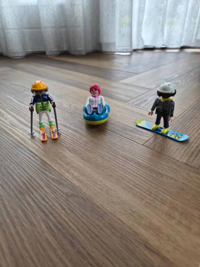 PLAYMOBIL Family Fun 9286 Wintersporters, Ophalen of Verzenden, Zo goed als nieuw