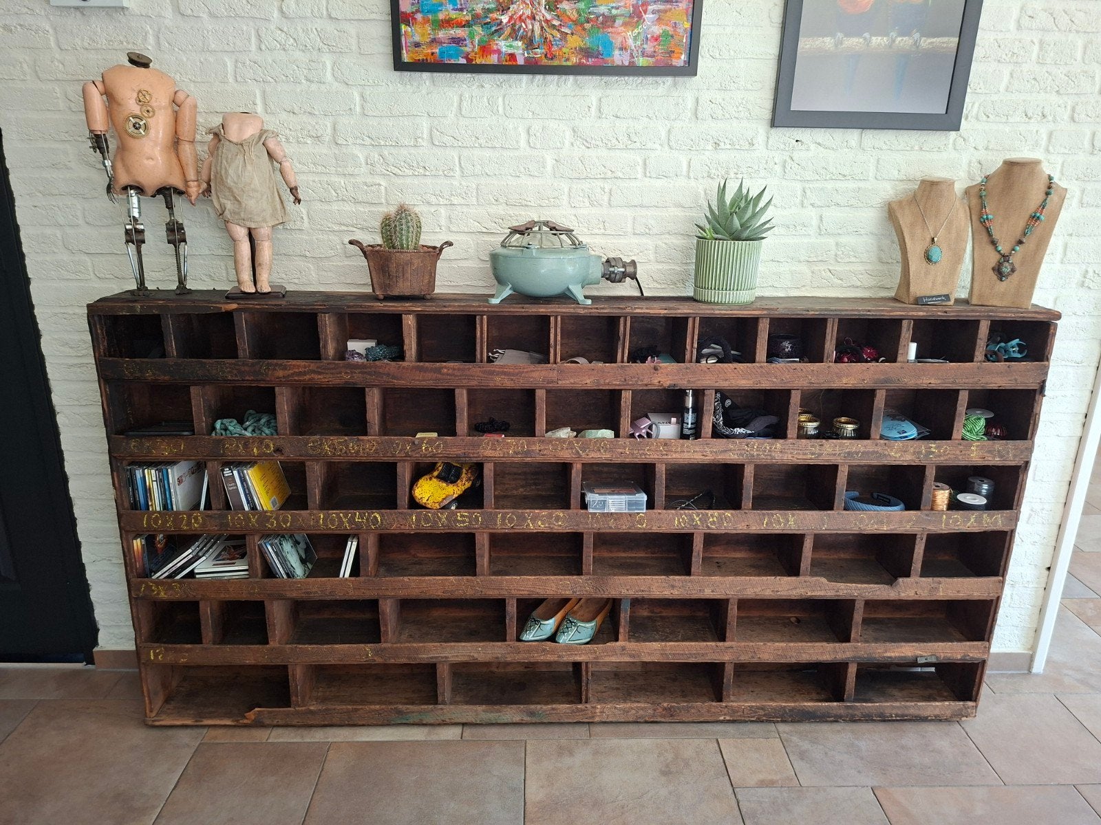 Industriële houten vakkenkast., Antiek en Kunst, Antiek | Overige Antiek, Ophalen