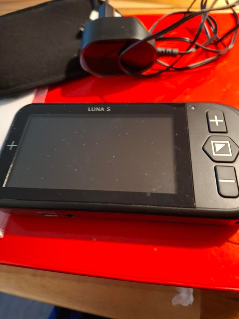 LUNA S Handheld Video Magnifier - Zo goed als nieuw, Hobby en Vrije tijd, Vergrootglazen, Loepen en Loeplampen, Ophalen of Verzenden