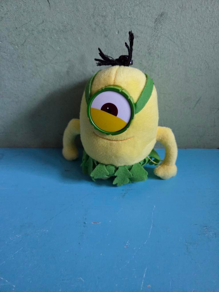 Minion knuffel met grasrokje, Overige merken, Overige typen, Ophalen of Verzenden, Zo goed als nieuw