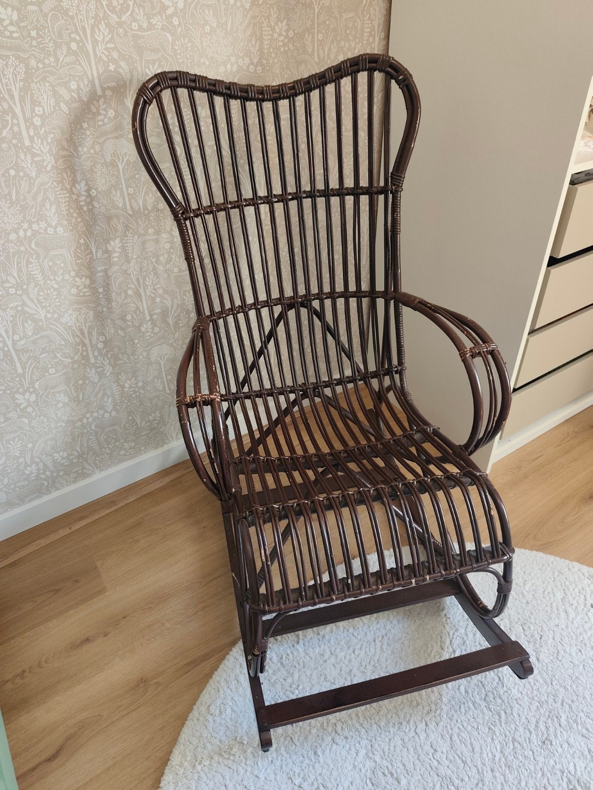 Rotan schommelstoel, Ophalen