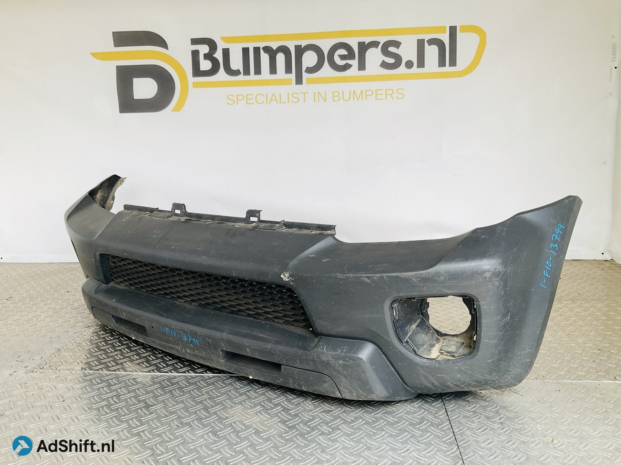 Bumper Suzuki Jimny 71711-57m Voorbumper 1-F10-13799R, Bumper