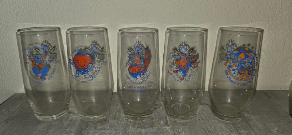Set bierglazen carnaval Eindhoven Lampegat FEC 1993-1997, Ophalen, Zo goed als nieuw, Bierglas