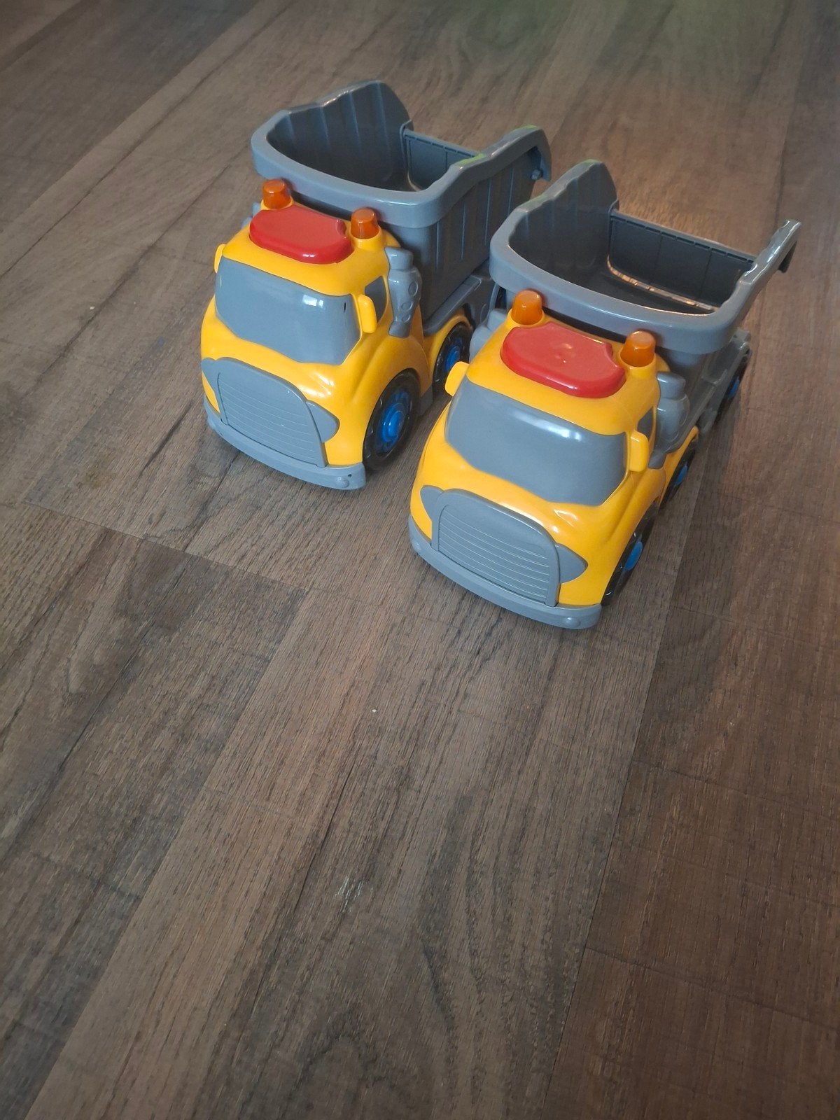 Set van 2 speelgoed kiepwagens, Ophalen of Verzenden, Gebruikt