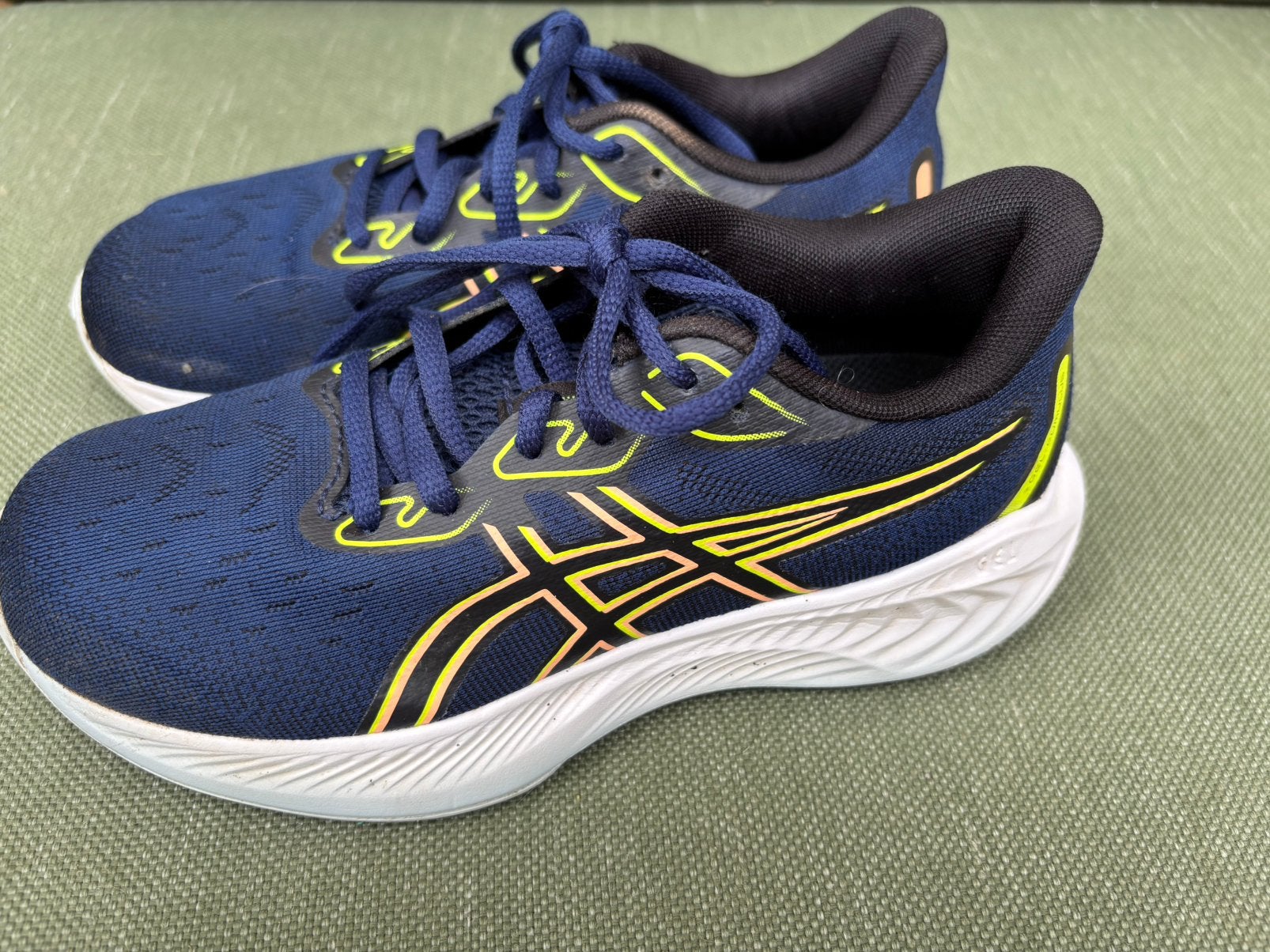 Asics hardloopschoen maat 33,5, Gebruikt, Hardloopschoenen, Ophalen of Verzenden, Hardlopen